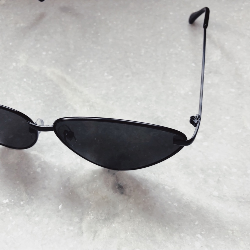 Last 1✨🆕Vixen Black Oversized Cat Eye Sunnies - Picture 4 of 5
